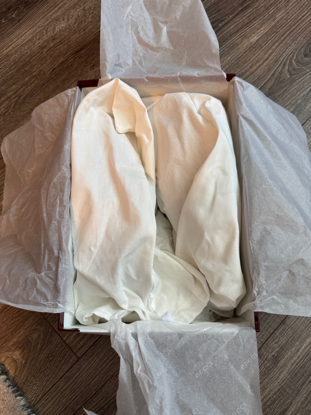 Gucci Men’s Ace Low-Top Sneakers - Picture 9 of 11